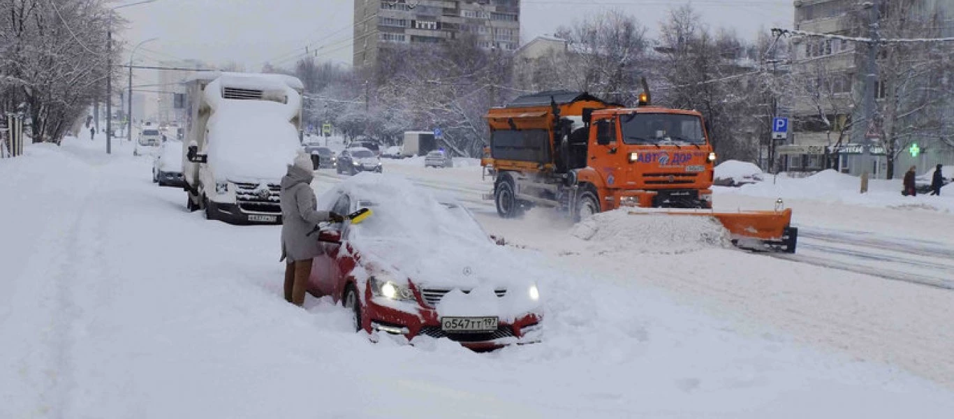 Ρωσία: Μισό μέτρο χιόνι σε λιγότερο από 24 ώρες στην Μόσχα (βίντεο)